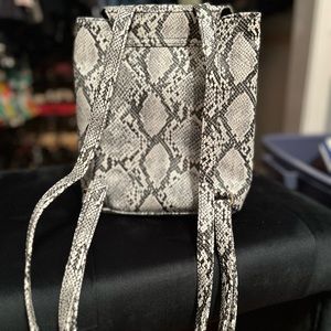 No brand backpack. Like new